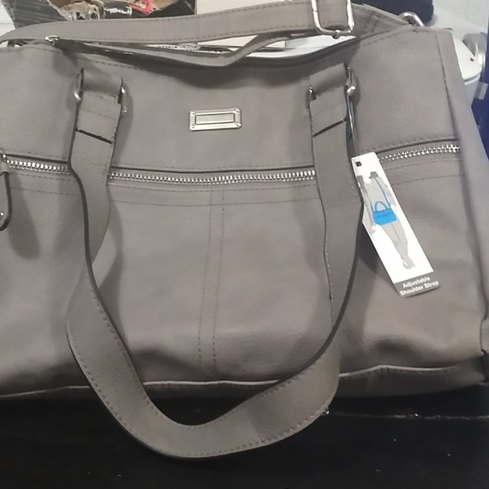 Selling brand new purse